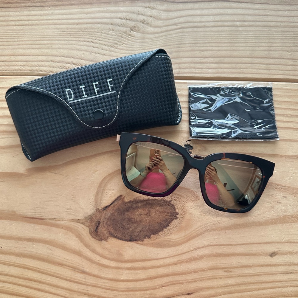 DIFF Eyewear Bella Square Sunglasses